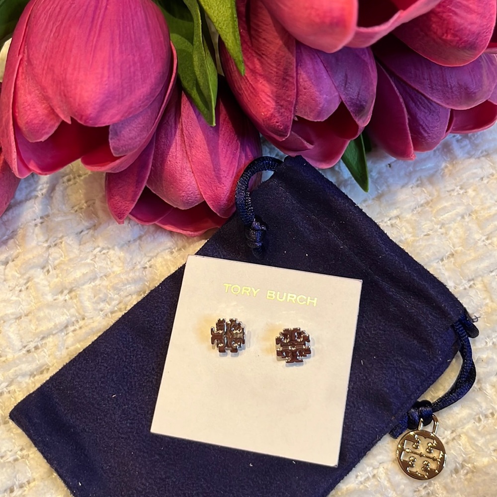 Tory Burch Women's T Logo Small Stud 53355 silver Plated Earrings